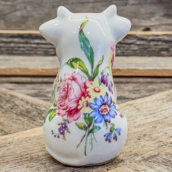 Vintage Nantucket White Porcelain Cow Figurine w/ Spring Bouquet-Gold Accents - Picture 4 of 10